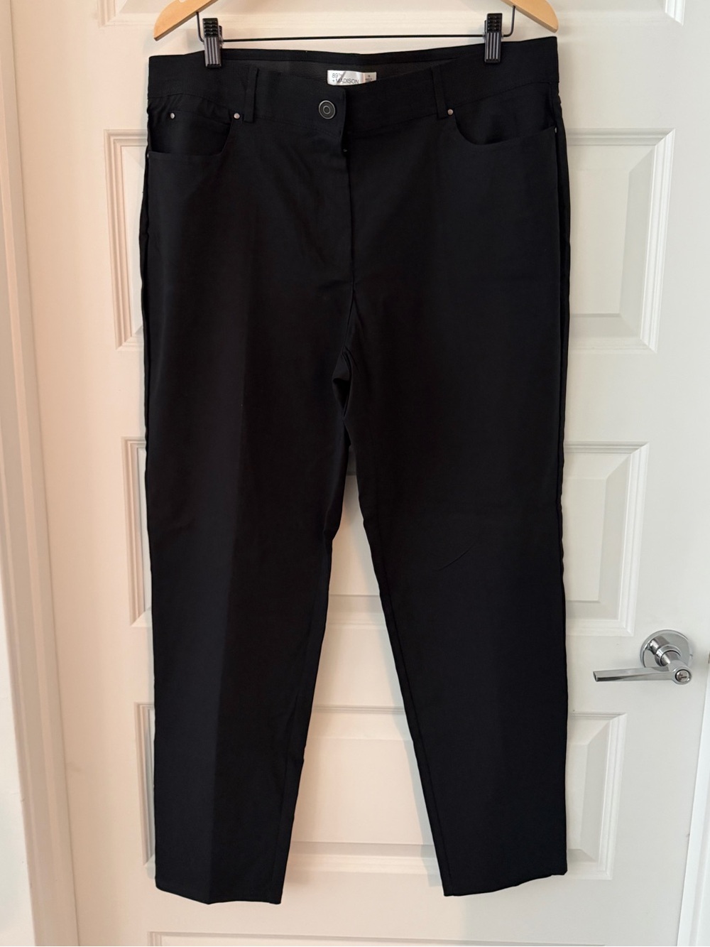Like New Women’s straight leg dress pant, black, Sz. 16. 89th & Madison